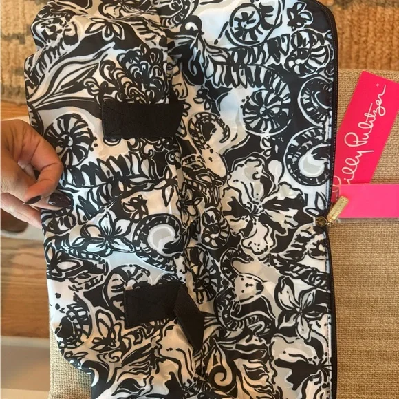 NWT Lilly Pulitzer Getaway Packable Tote - Picture 4 of 5